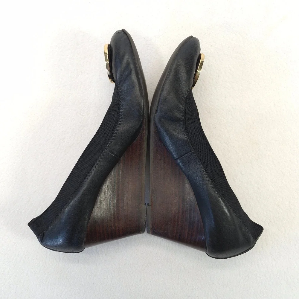 Tory Burch Sally Wedge Black Leather Gold Logo Medallion Pumps Heels 8.5